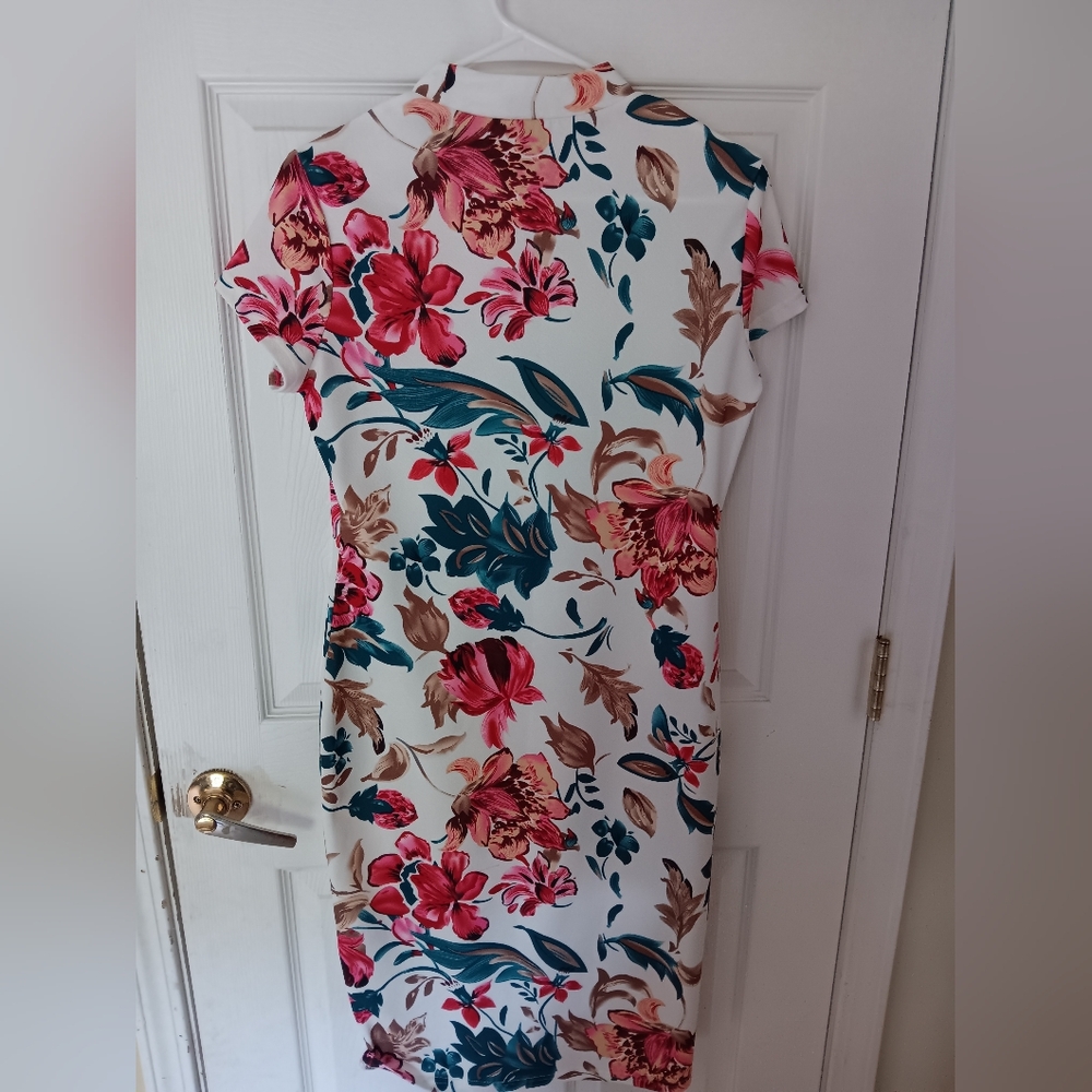 Bundle of 2 Floral Bodycon Dresses - Picture 4 of 10